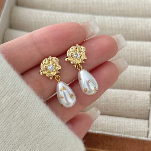 French Royal Style Rose Pearl Earrings Retro Affordable Luxury